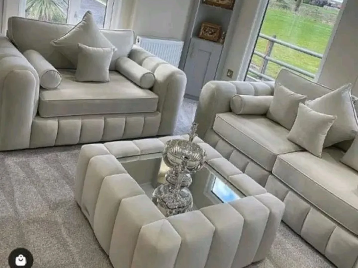 Veronica couch